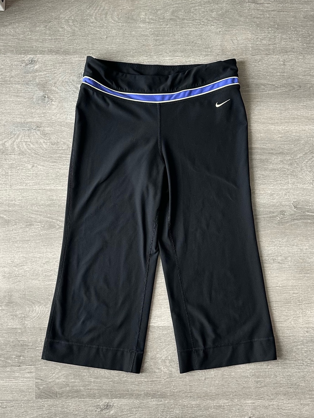 Y2K Nike fit dry Black Low Rise Capri Leggings with Purple Trim Wide Leg